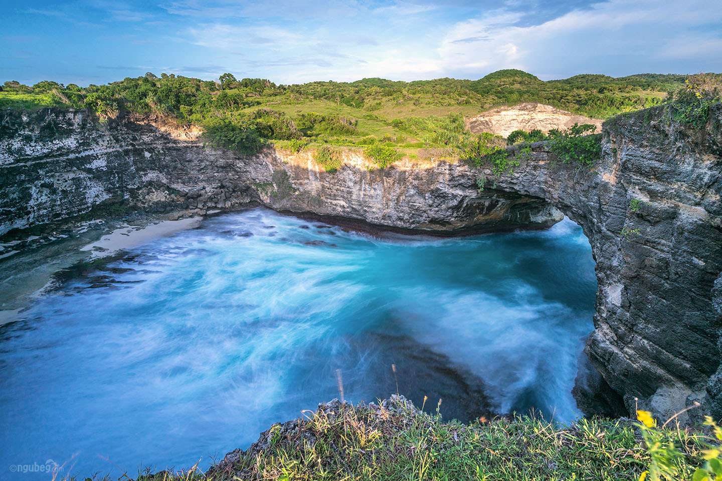 Broken Beach (Pasih Uug) 