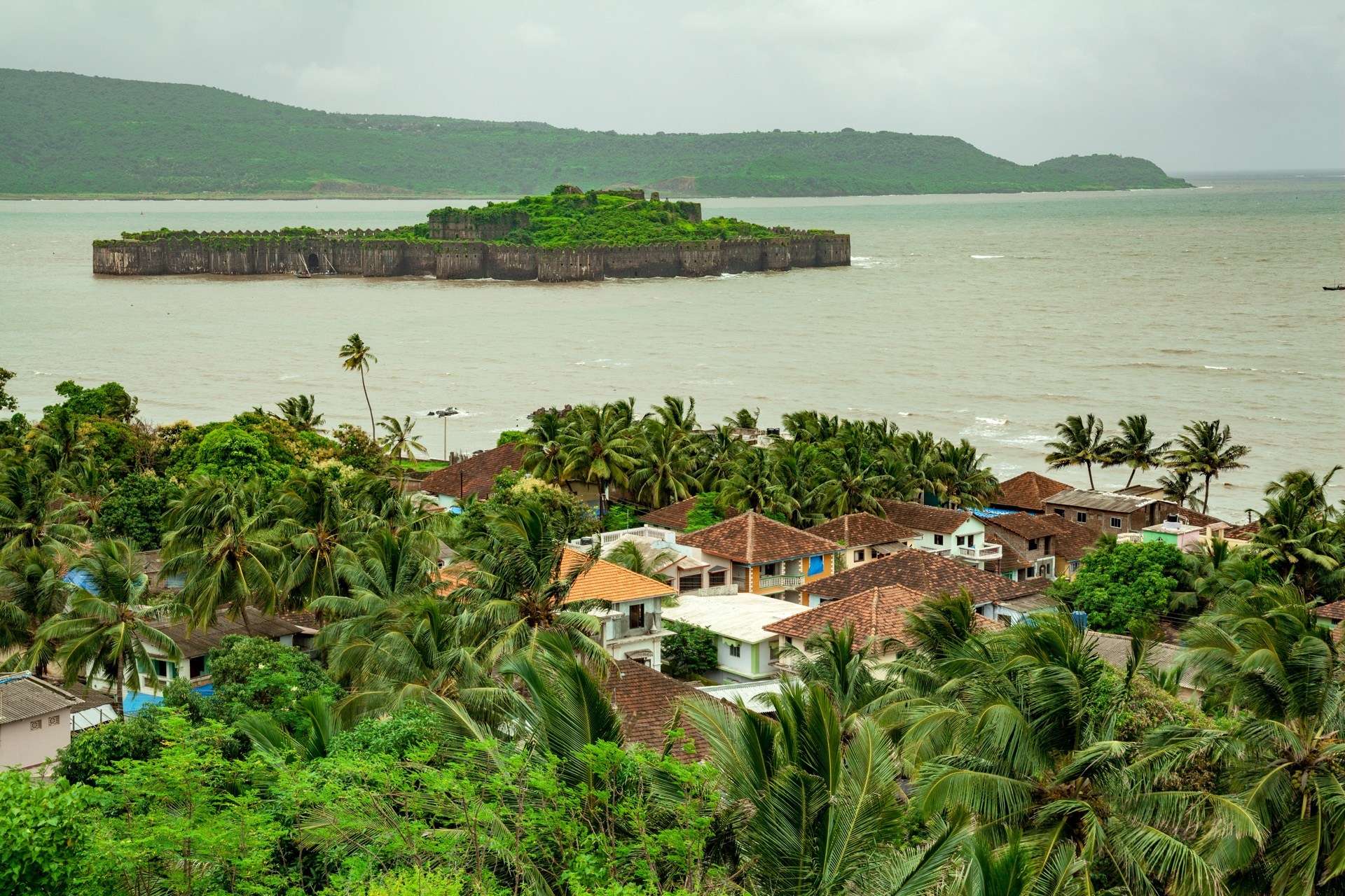Murud Janjira (186.2 kms from Pune)