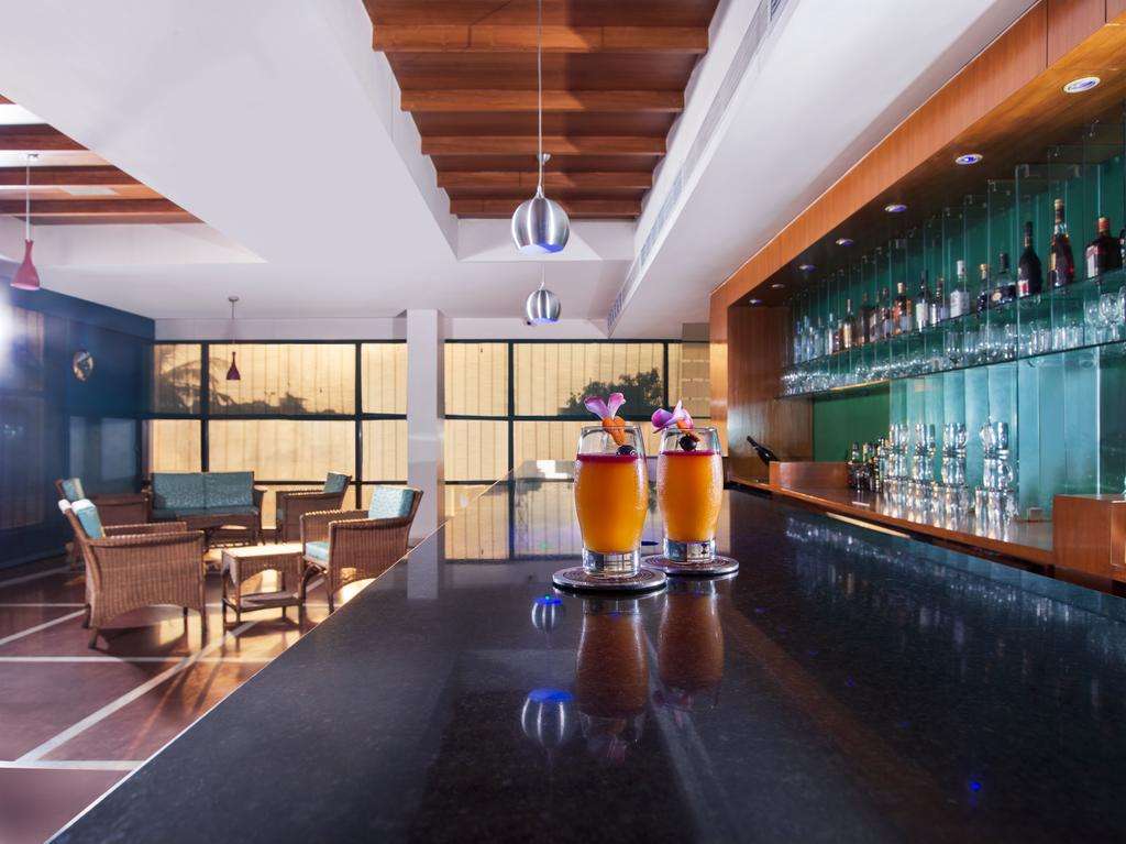 Drink, Dine, Dance And Repeat at Asta Lounge