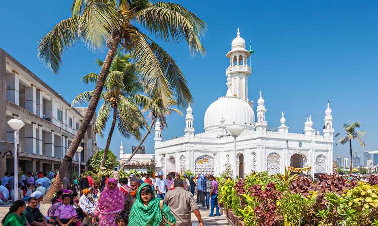 Pray at Haji Ali Dargah