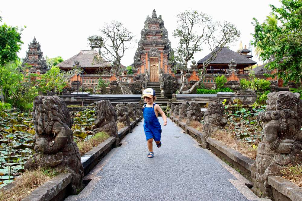 Visit Pura Taman Saraswati Temple