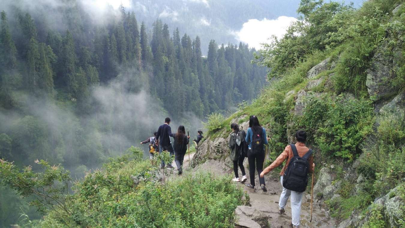 Best Time to Visit Kasol for Trekking
