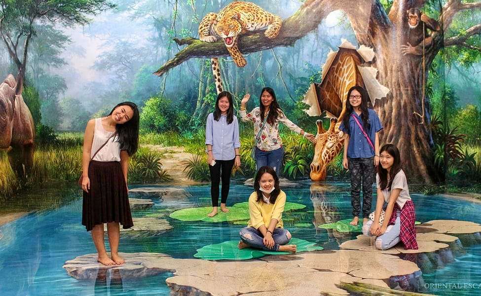 Visit Art in Paradise, Bangkok