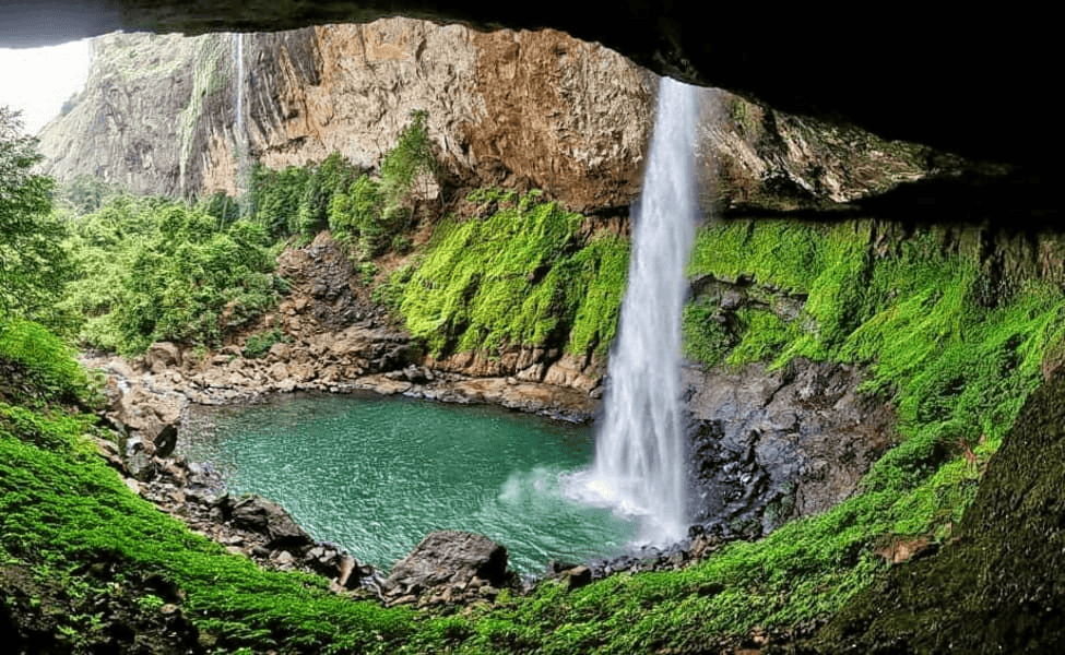 Devkund Waterfalls (170 km from Mumbai)