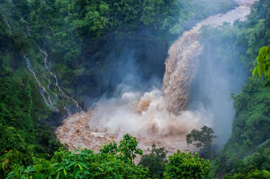 Dabdaba Falls (168 km from Mumbai)