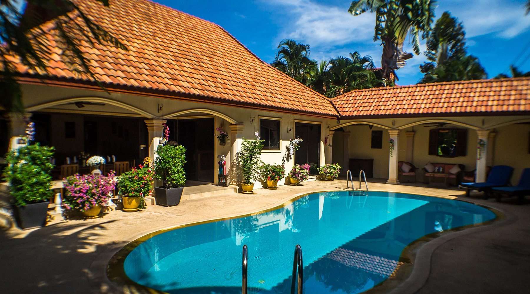 The Coconuts Luxurious Pool Villa