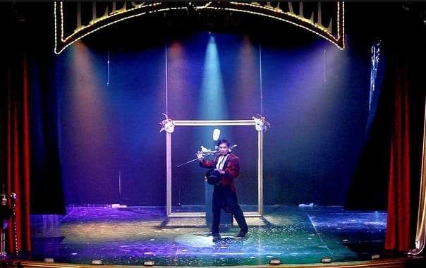 Tuxedo Illusion Hall, Pattaya