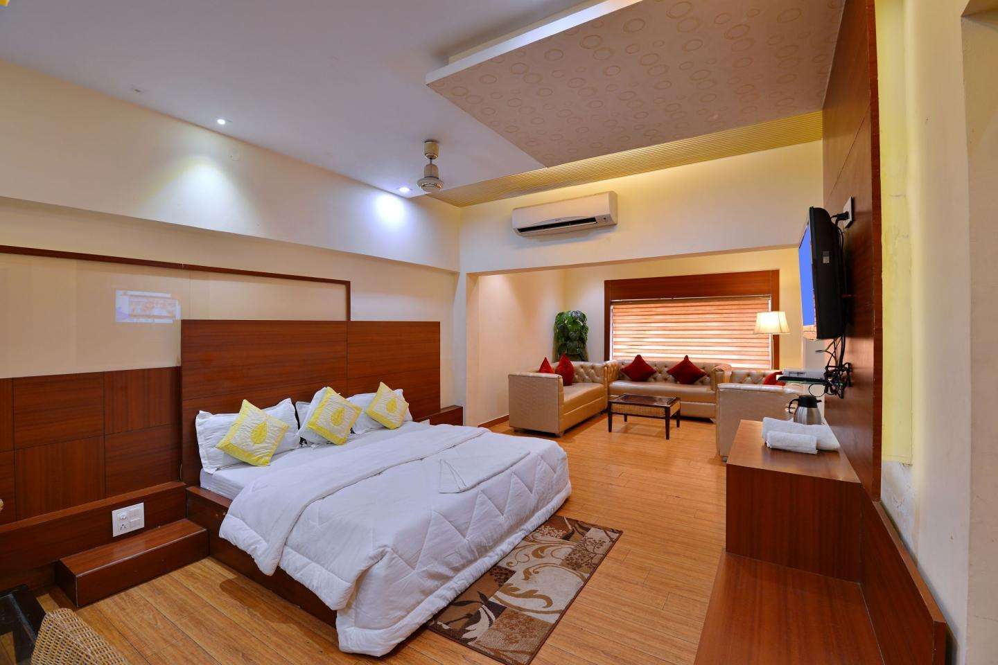  KKRs Holiday Homes / Homestay