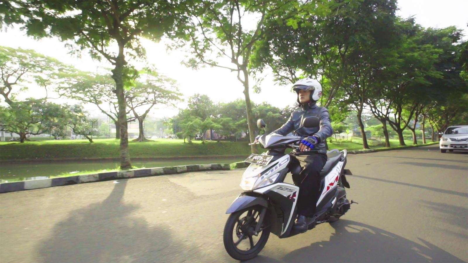 Explore Seminyak On A Scooter