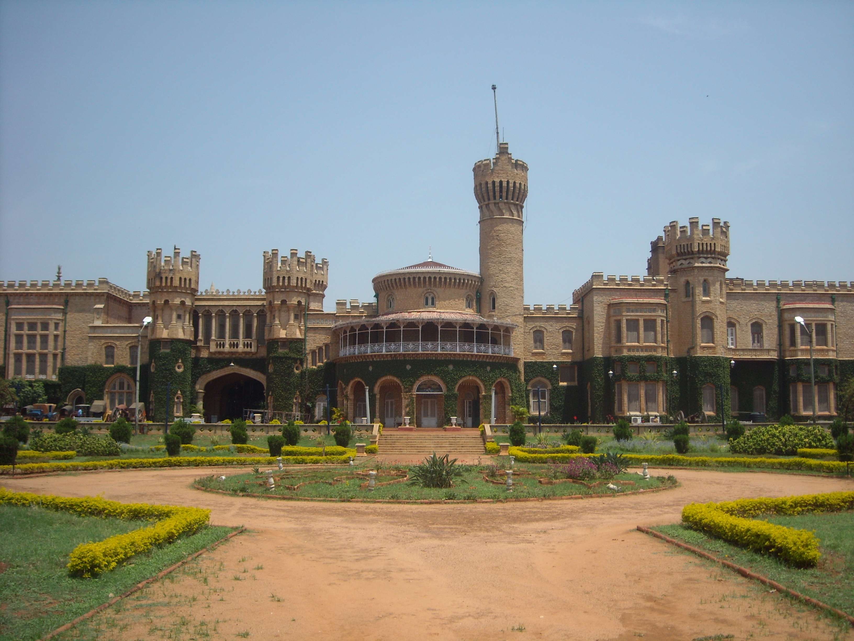 Get Mesmerized by the Bangalore Palace