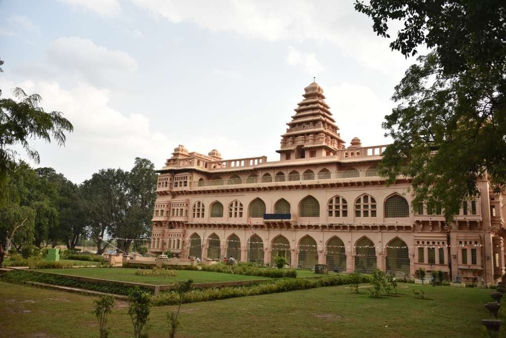 Chandragiri (145 km from Chennai)