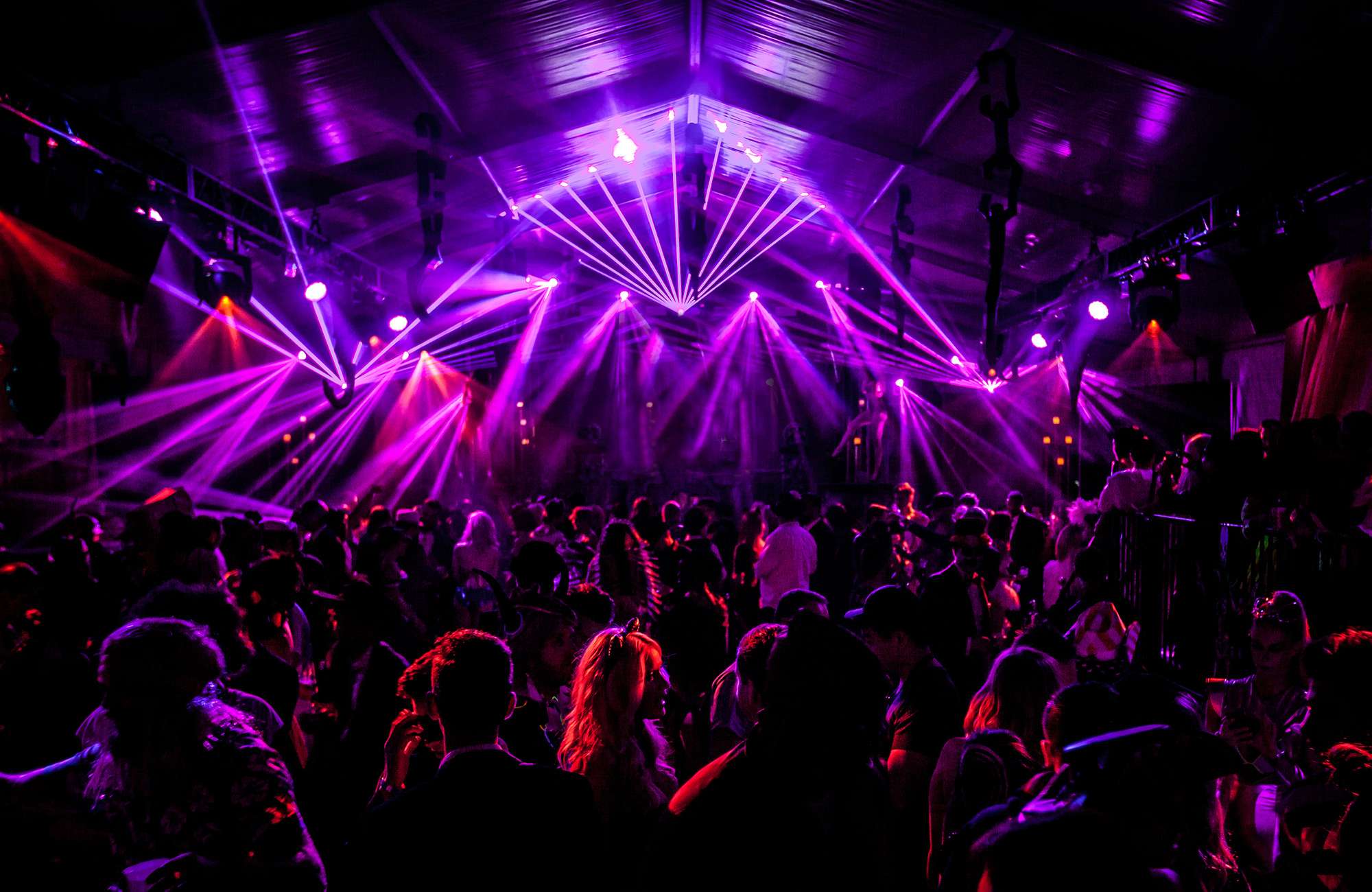 Dance Your Heart Out This New Year’s Eve At Manhattan Bar Exchange & Brewery