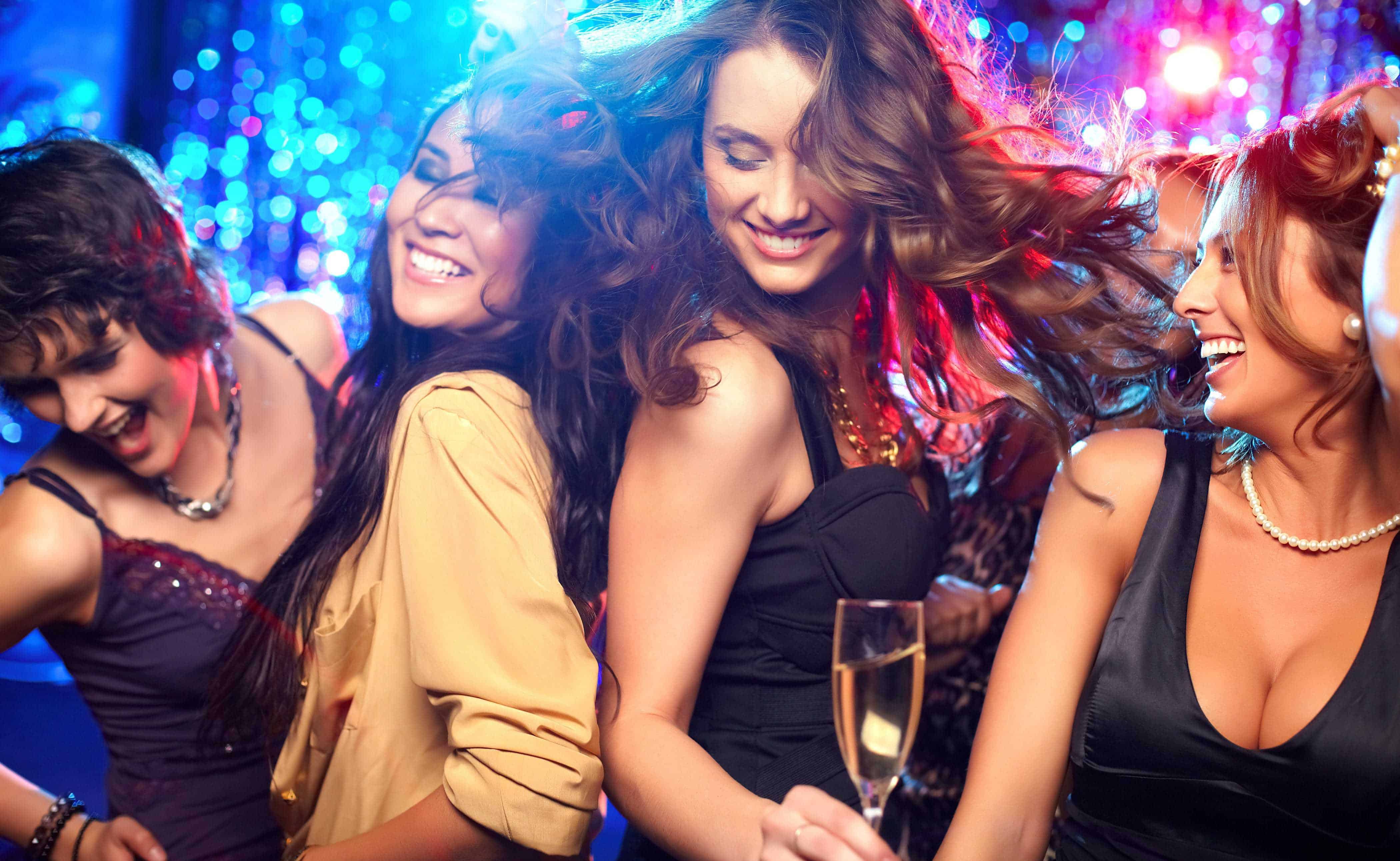 Celebrate An Electrifying New Year Party At Cyber Hub Social