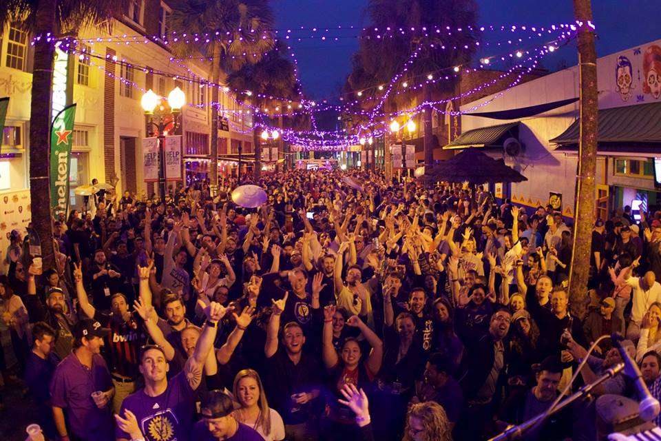 Toast the Year Ahead  at Glam New Year Night at Cheers Lounge Bar