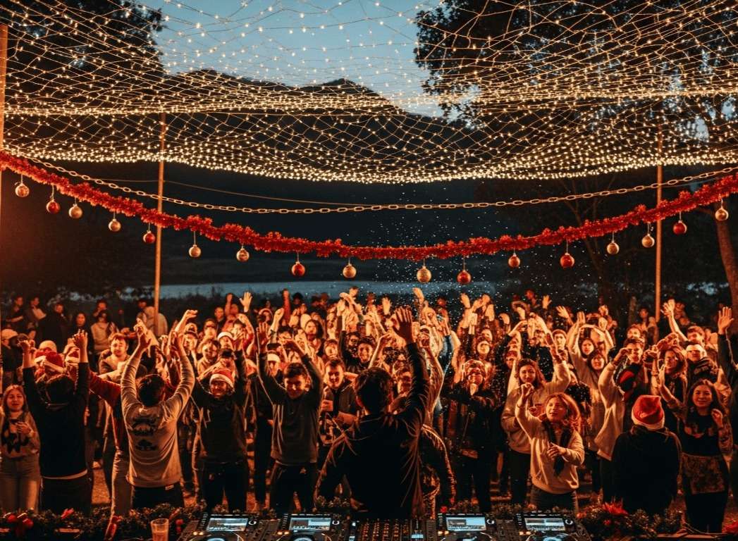 Countdown Night With Music At 60’s Beatles Café