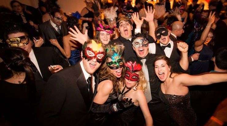 Welcome 2026 With A Bang At Devicos Lounge Bar