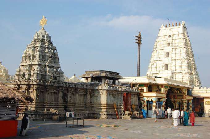 Srikalahasti (116 km from Chennai)