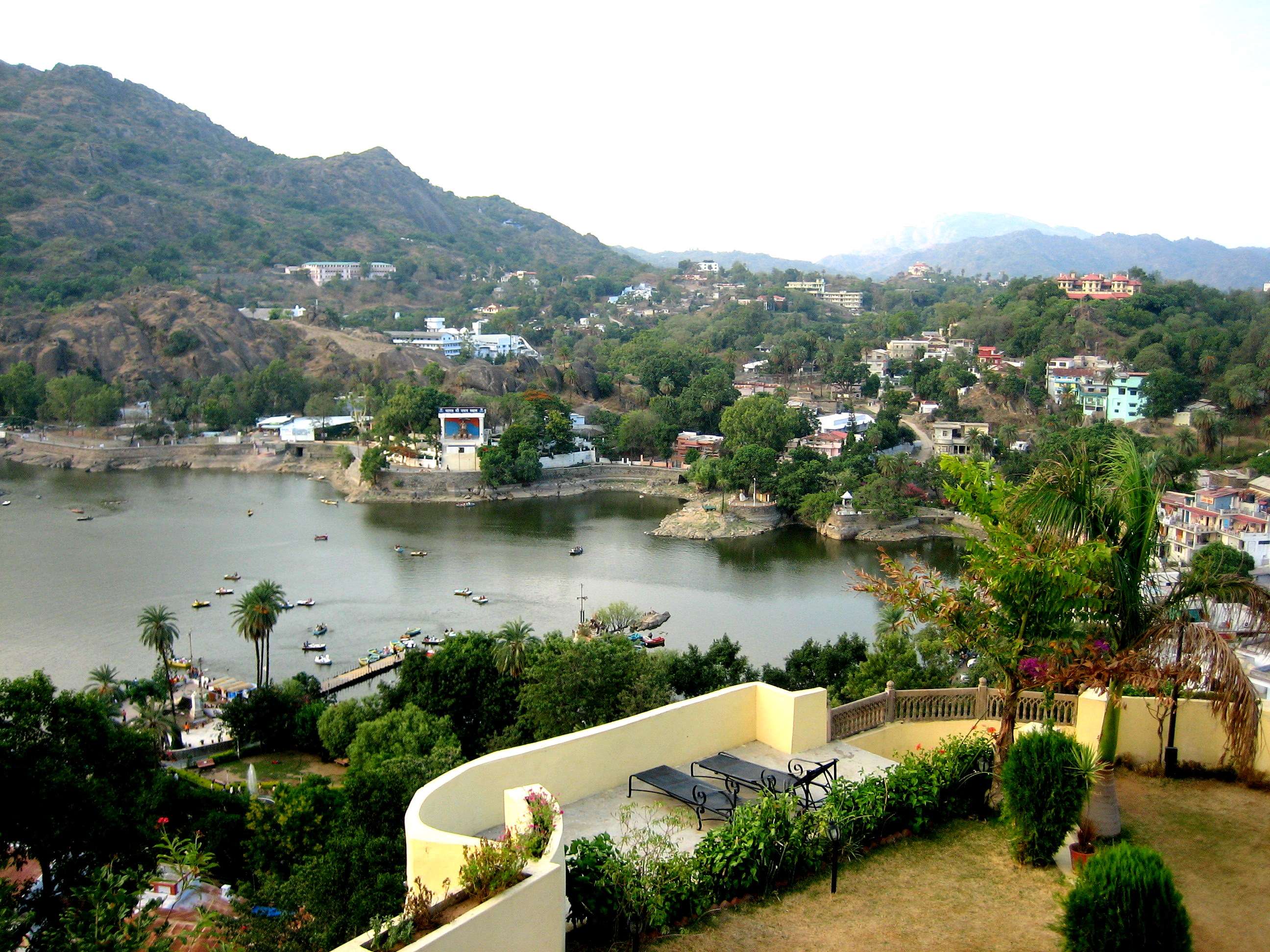 Mount Abu (755 km from Mumbai)