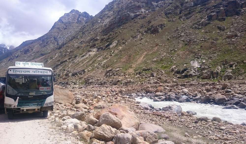  Pros & Cons of Traveling by Bus