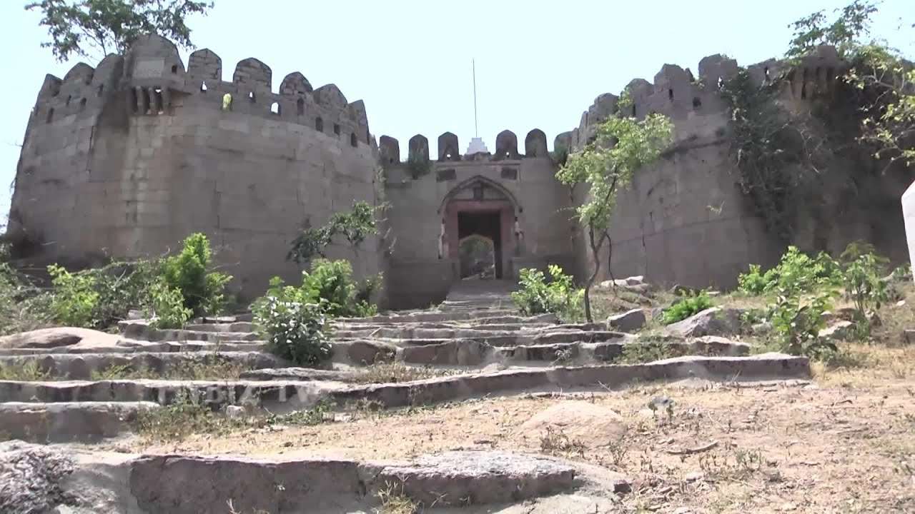 Medak Fort (97km from Hyderabad)