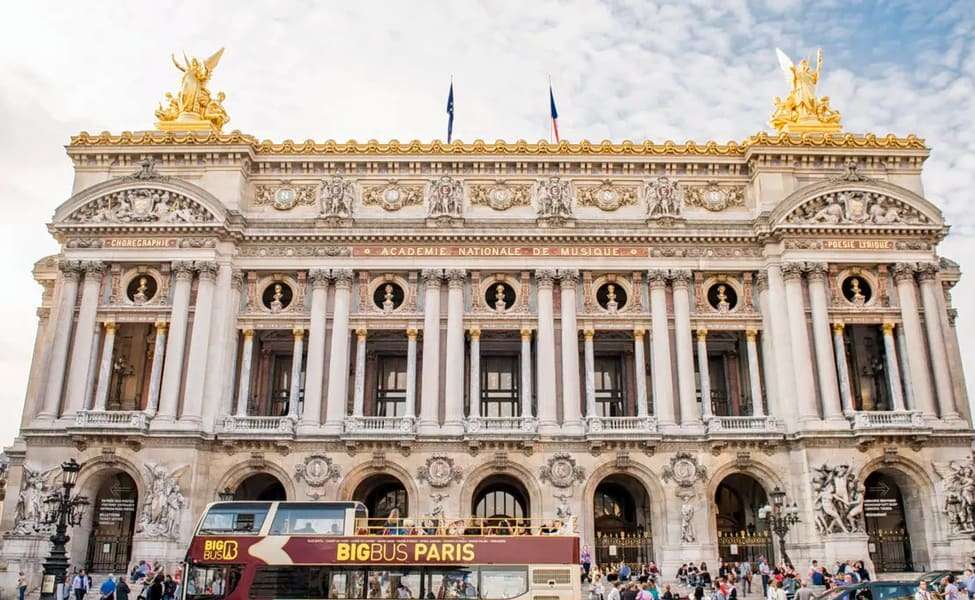 Hop on Hop off Bus Paris: Book @ ₹1699 Only!