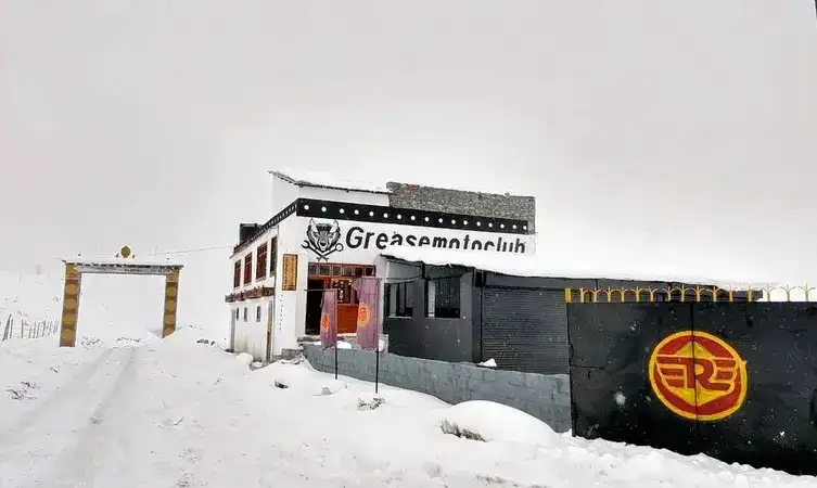 Moustache Hotel Kaza