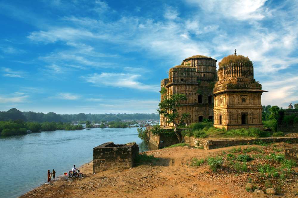 Orchha (498.2 km from Delhi)