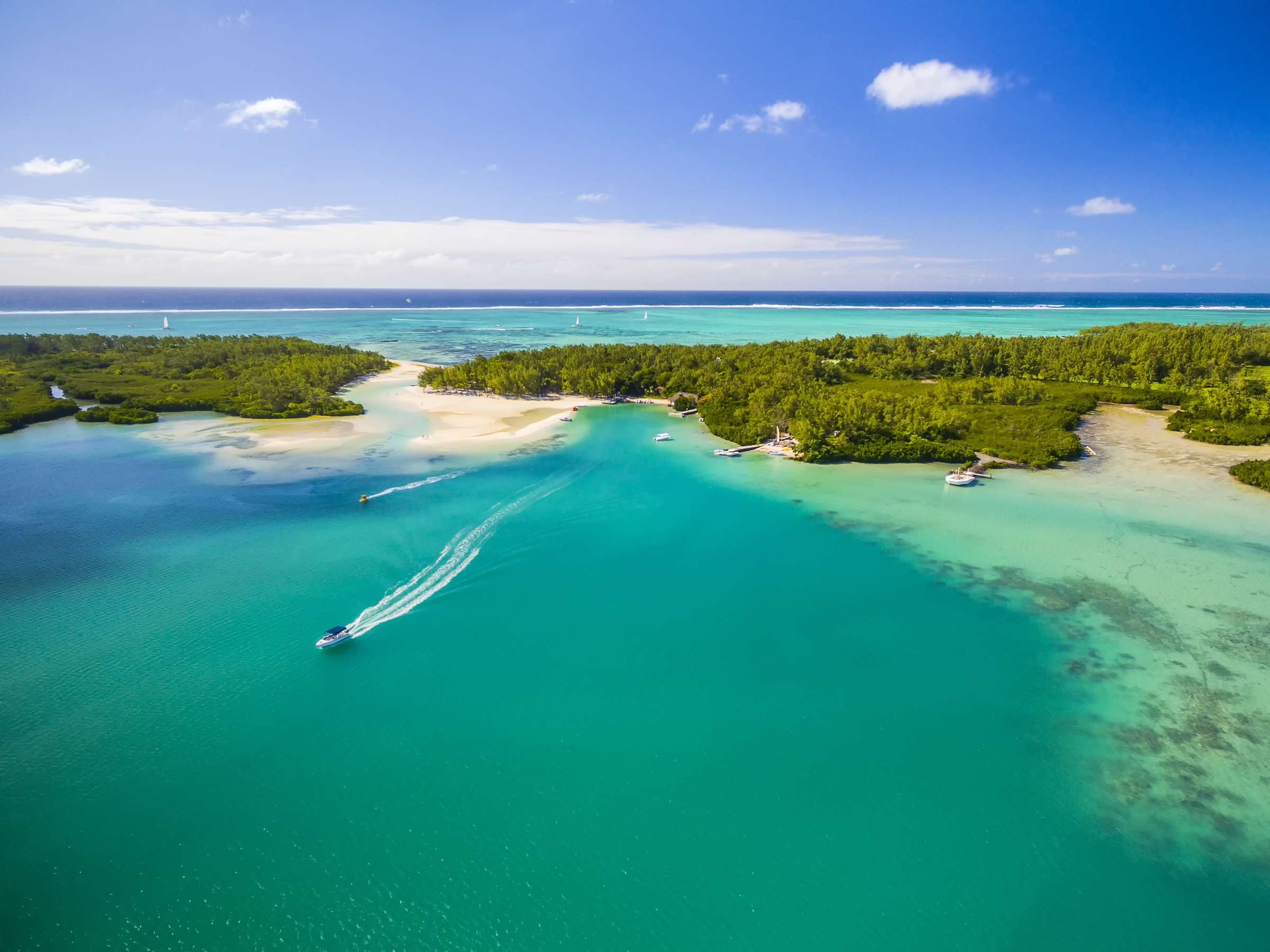Ile Aux Cerfs Tour by Speedboat, Book @ Flat 12% off