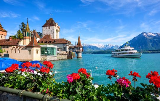 Cruise On The Beautiful Lake Thun