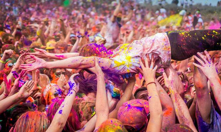 Imperfecto Holi - Biggest Holi Fest Inside a Pub