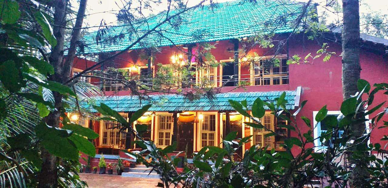 Offbeat Holiday Stay with Swimming Pool in Sakleshpur