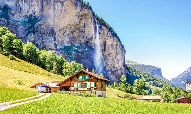 Hike Till Staubbach Waterfall