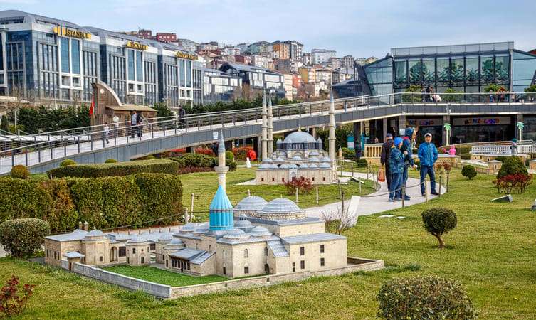 Feel like a Giant at Miniatürk