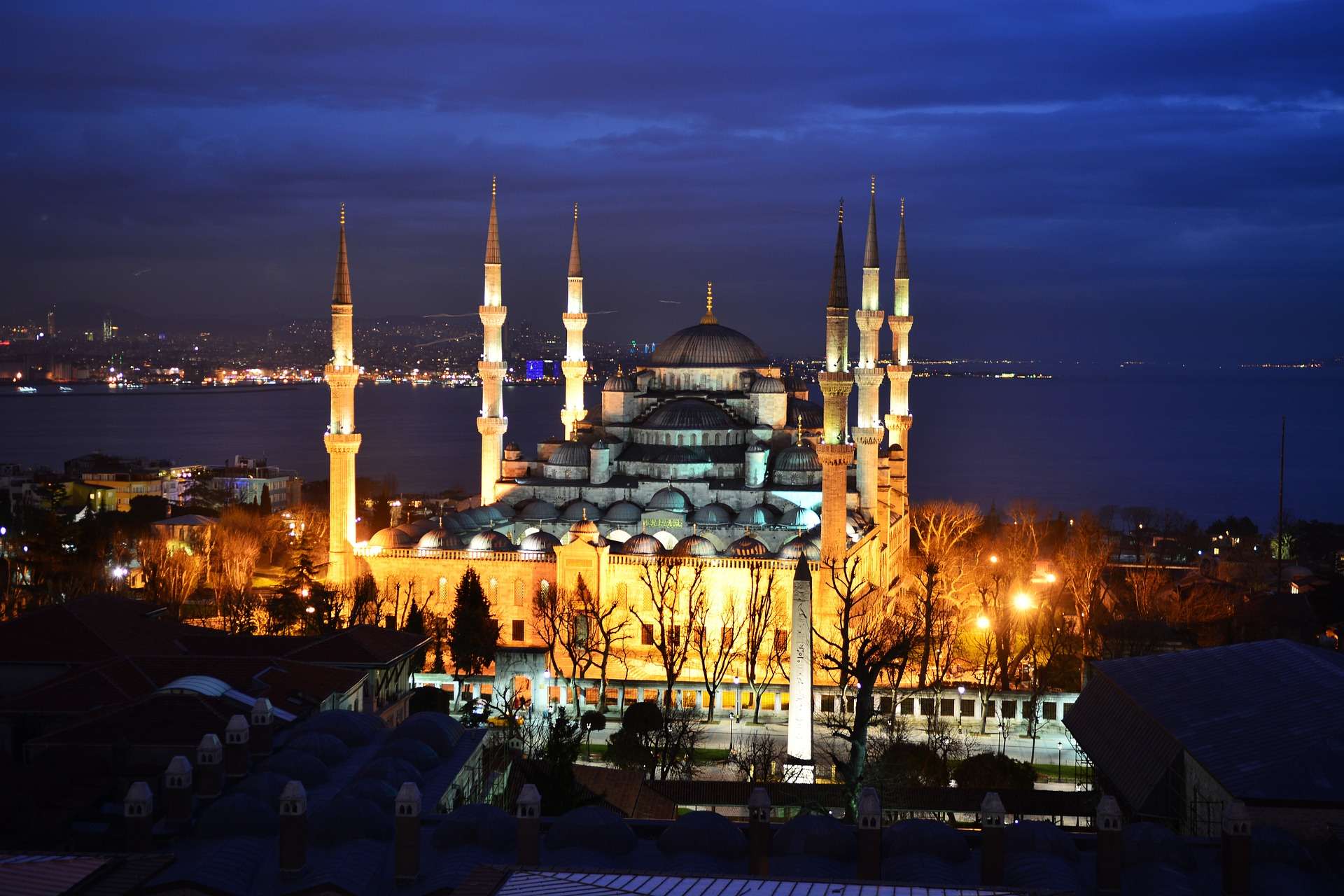 20 Places to Visit in Istanbul at Night: {{year}} Updated
