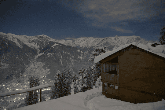 Rustic Bunk Bed Stay in Manali | Staycation