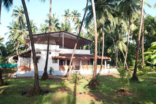 Beachfront Homestay with Activities