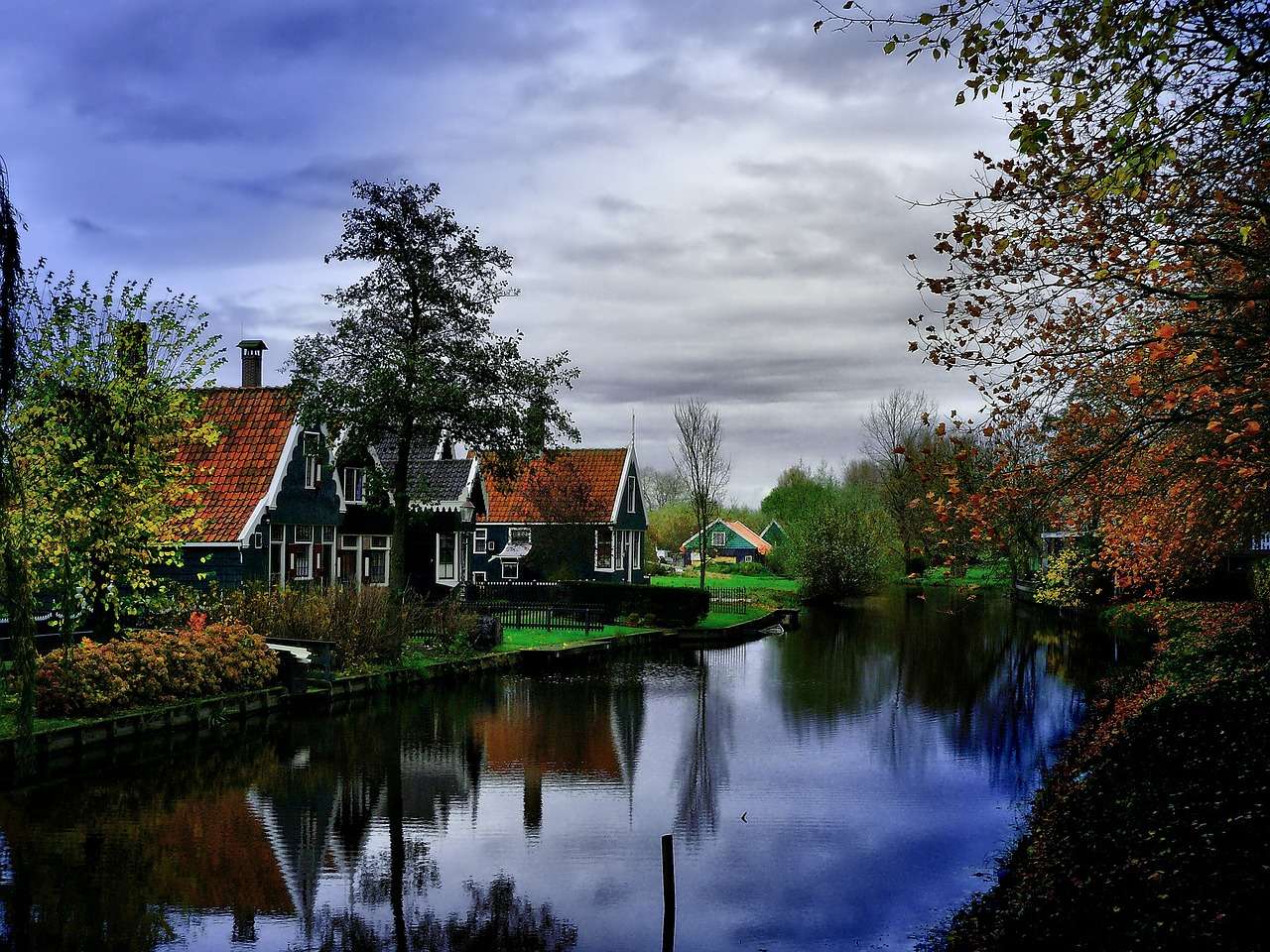 A Day Trip to Zaanse Schans and Volendam