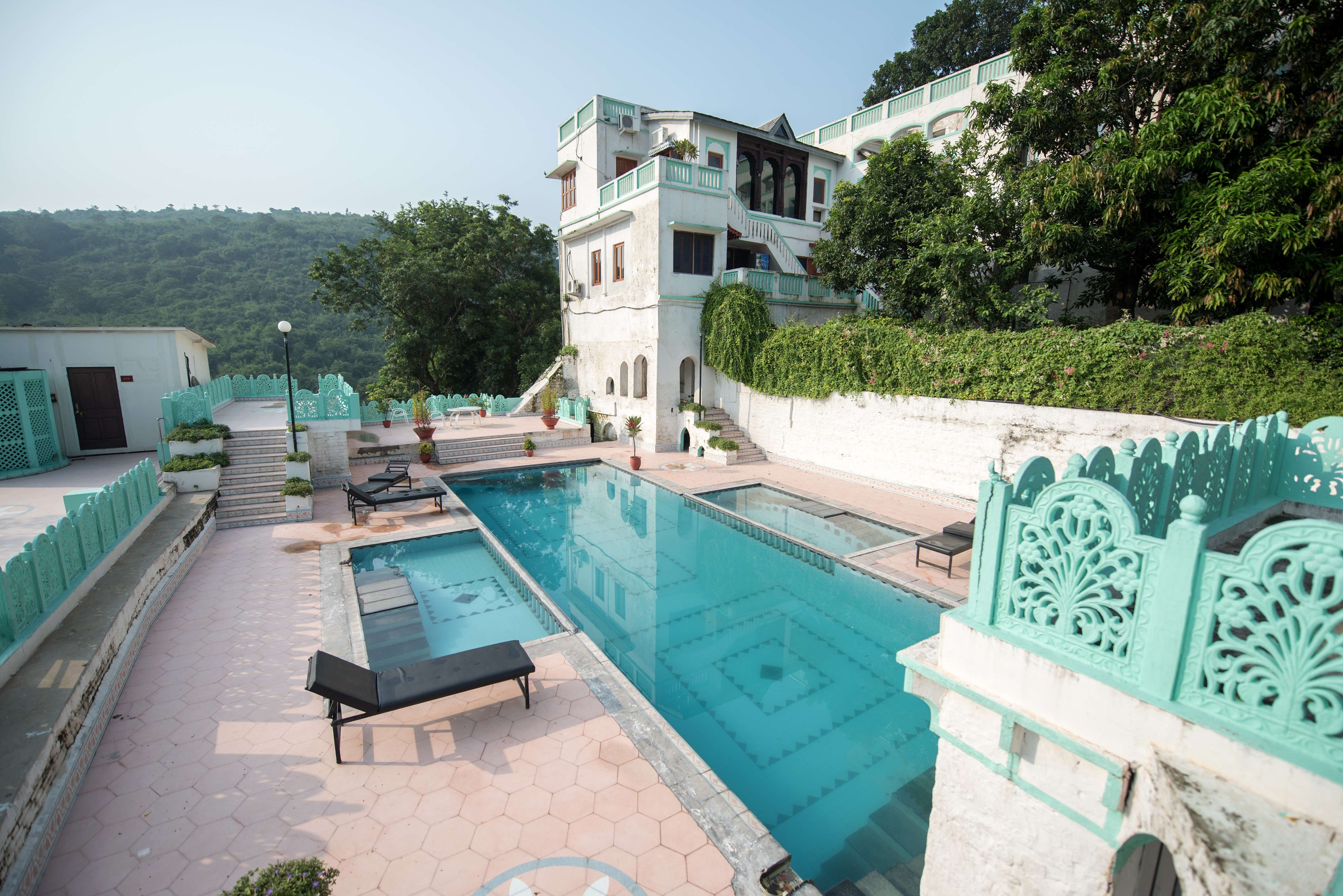 20 Mahabaleshwar Resorts with Swimming Pool, Book @ 50% Off