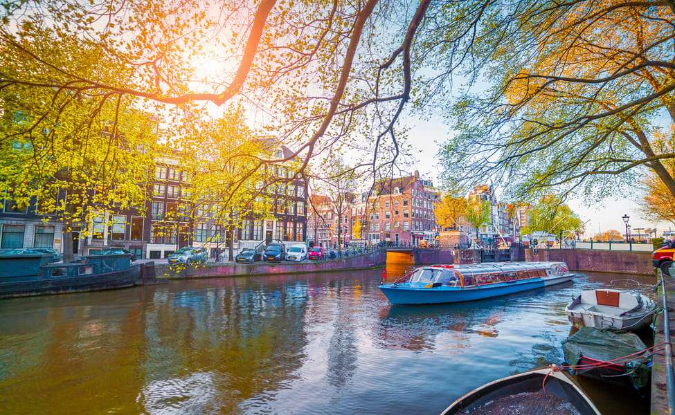 Cruise The Amsterdam Canal