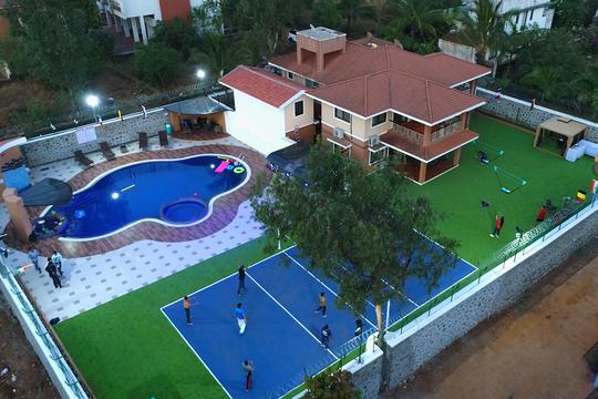 Mountain View Villa Stay with Private Pool, Khandala