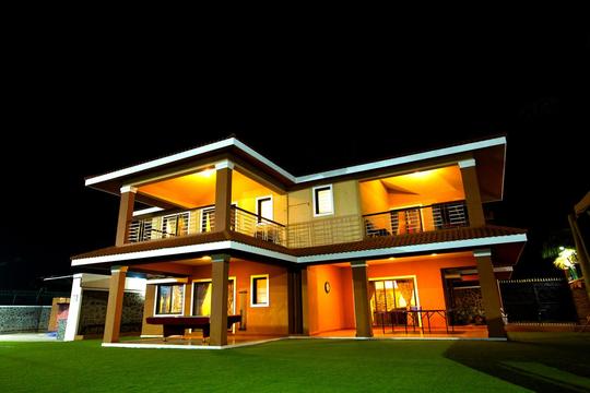 Valley View Villa Stay with Pool near Khandala