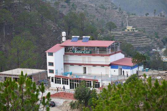 Snow Cliff Resort, Lansdowne @ Flat 53% off