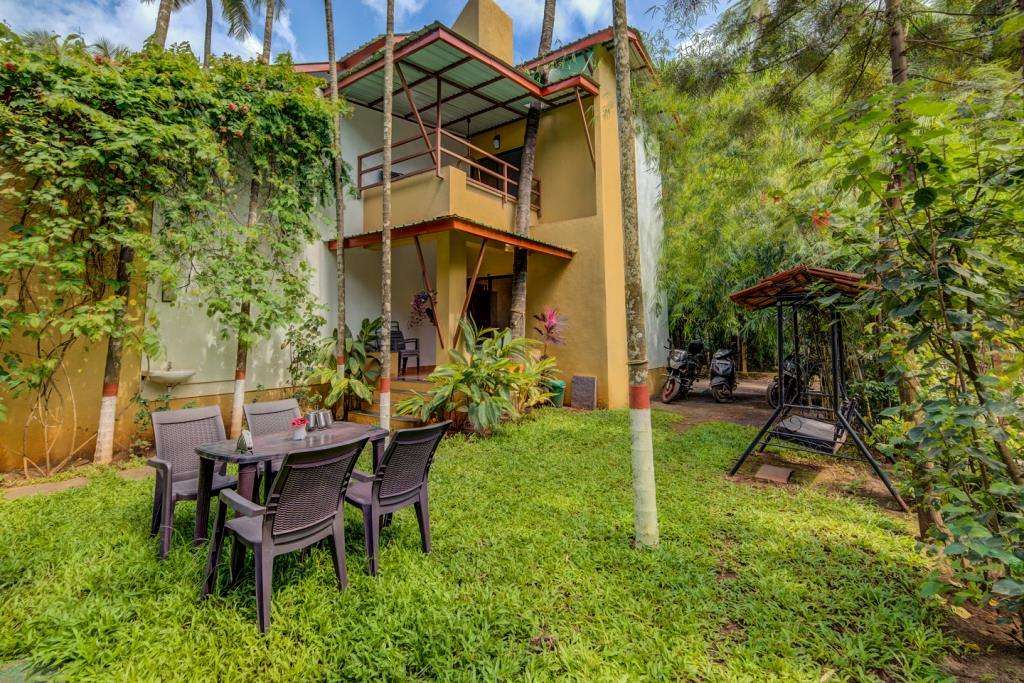 Cocohut Resort (61 kms From Revdanda Beach)