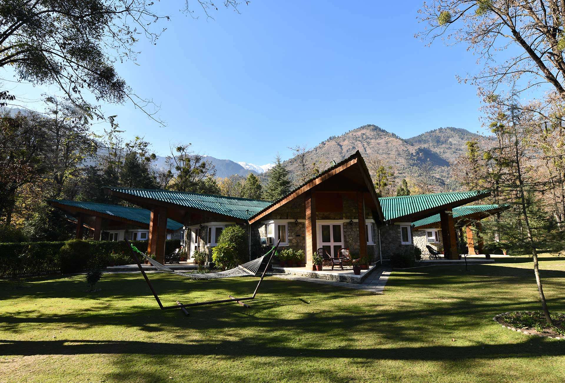 30 Honeymoon Resorts in Manali, Get Upto 50% off