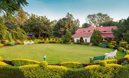 Golf View Resort, Panchmarhi | Book Online @ 38% off