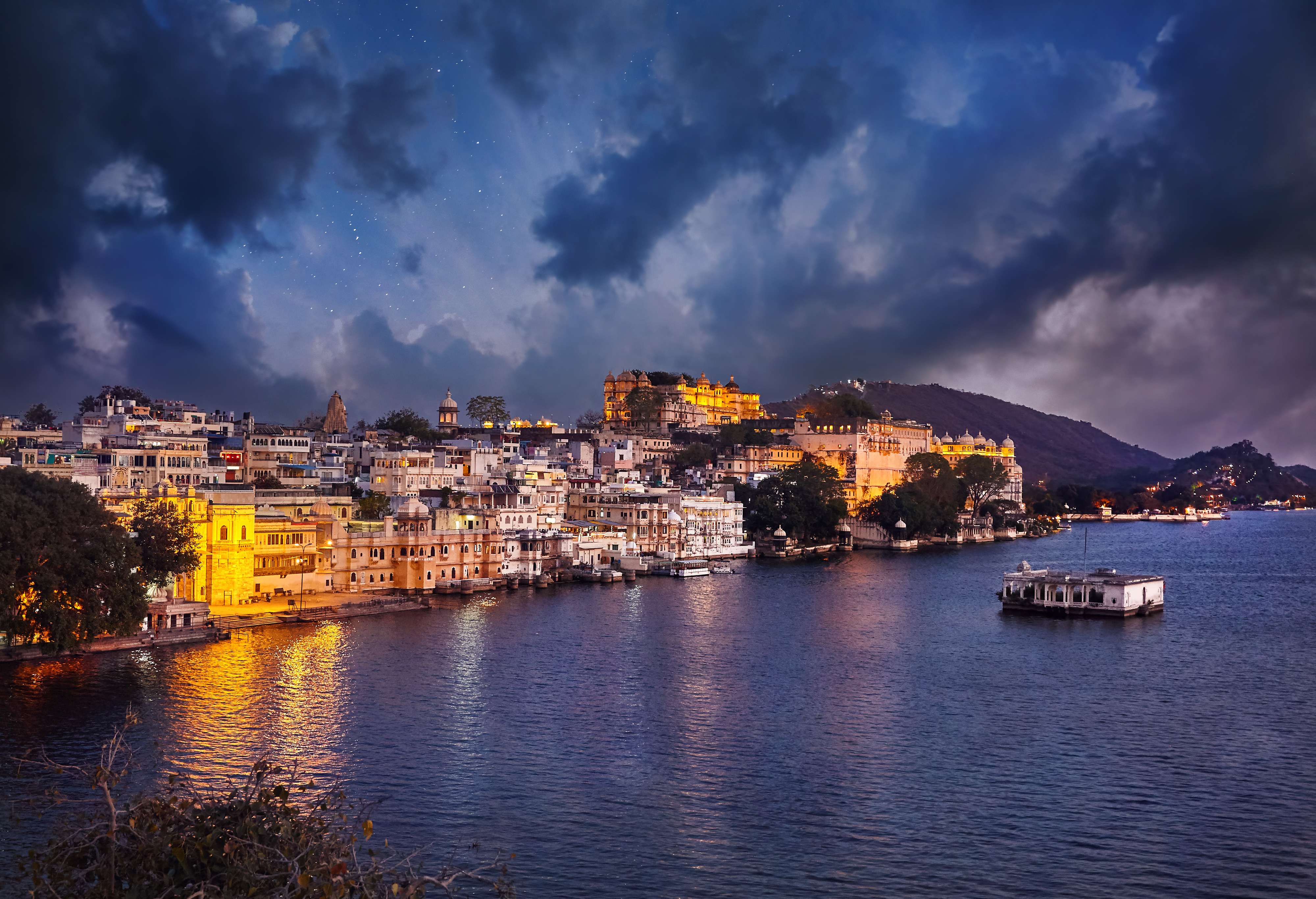 15 Places to Visit in Udaipur at Night: {{year}} (Updated Edition)