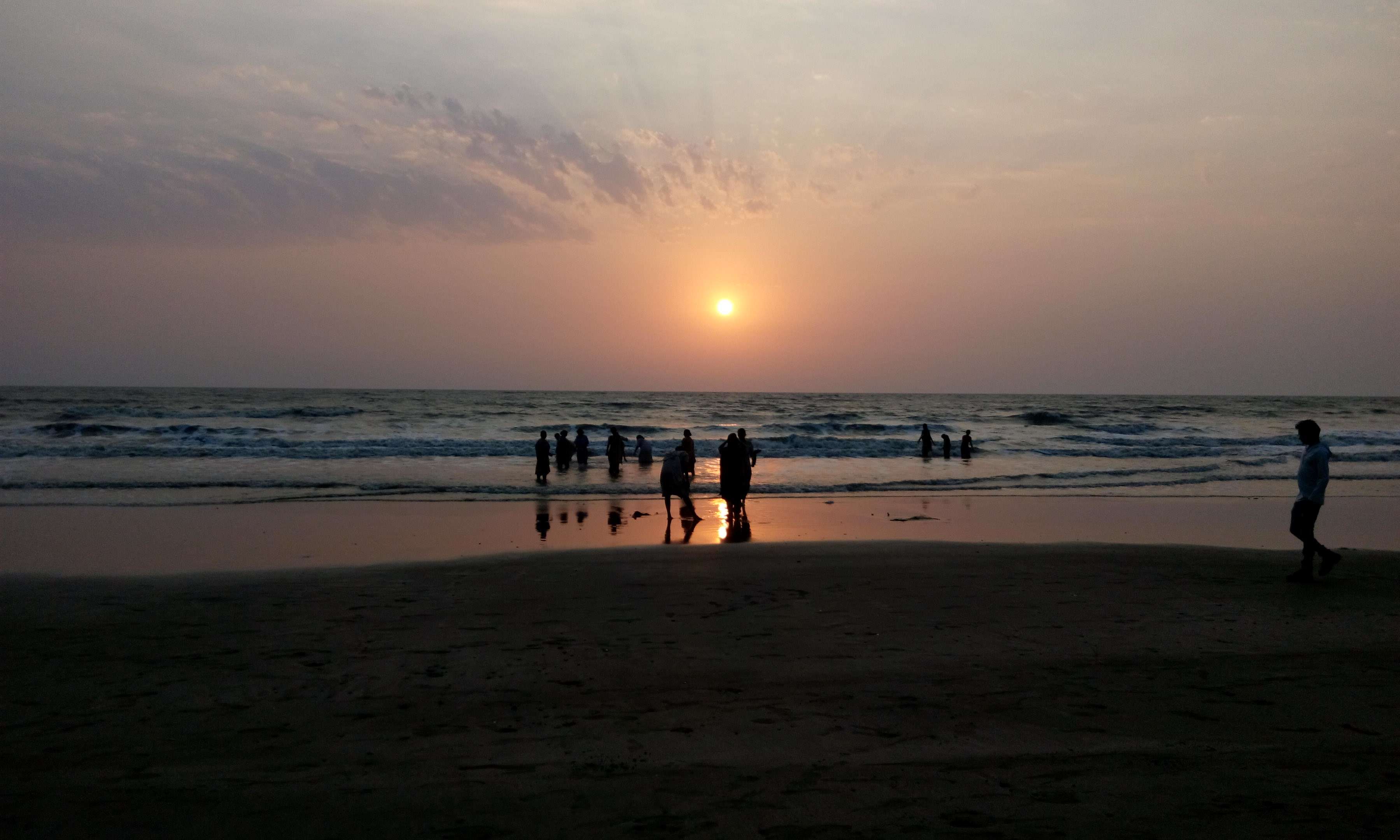 Umbergaon Beach