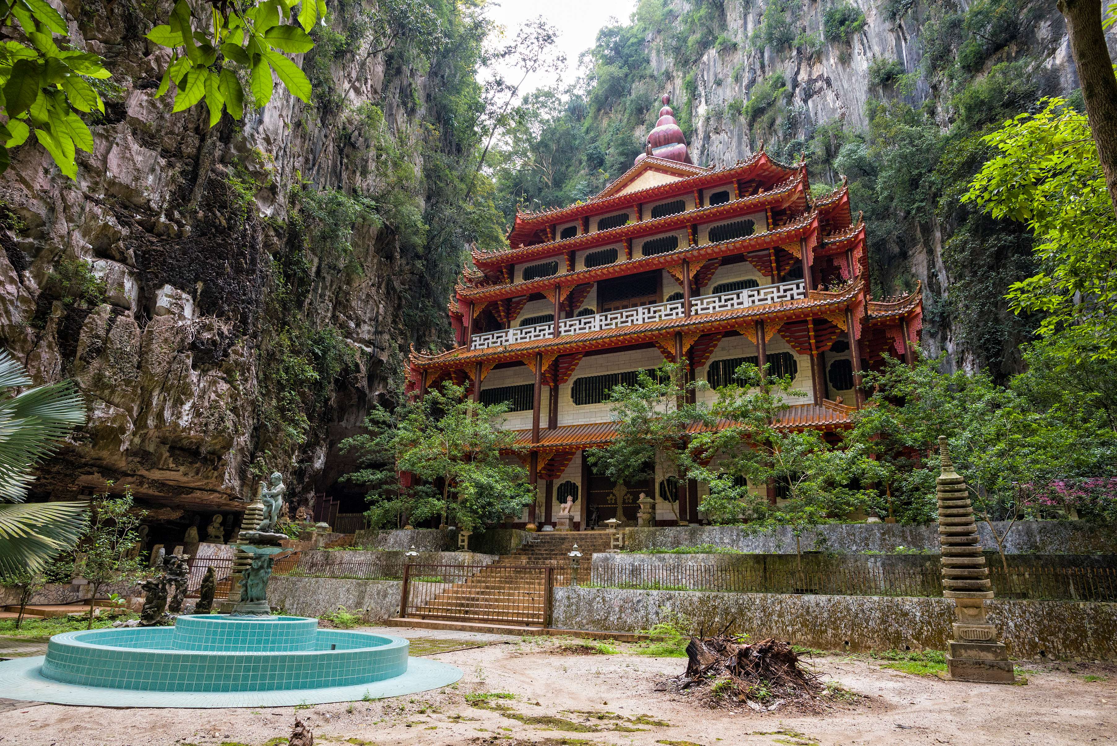 Sam Poh Tong Cave Temple
