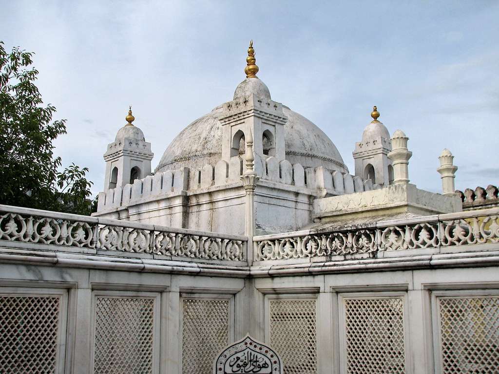 Zainuddin Shirzai Maqbara