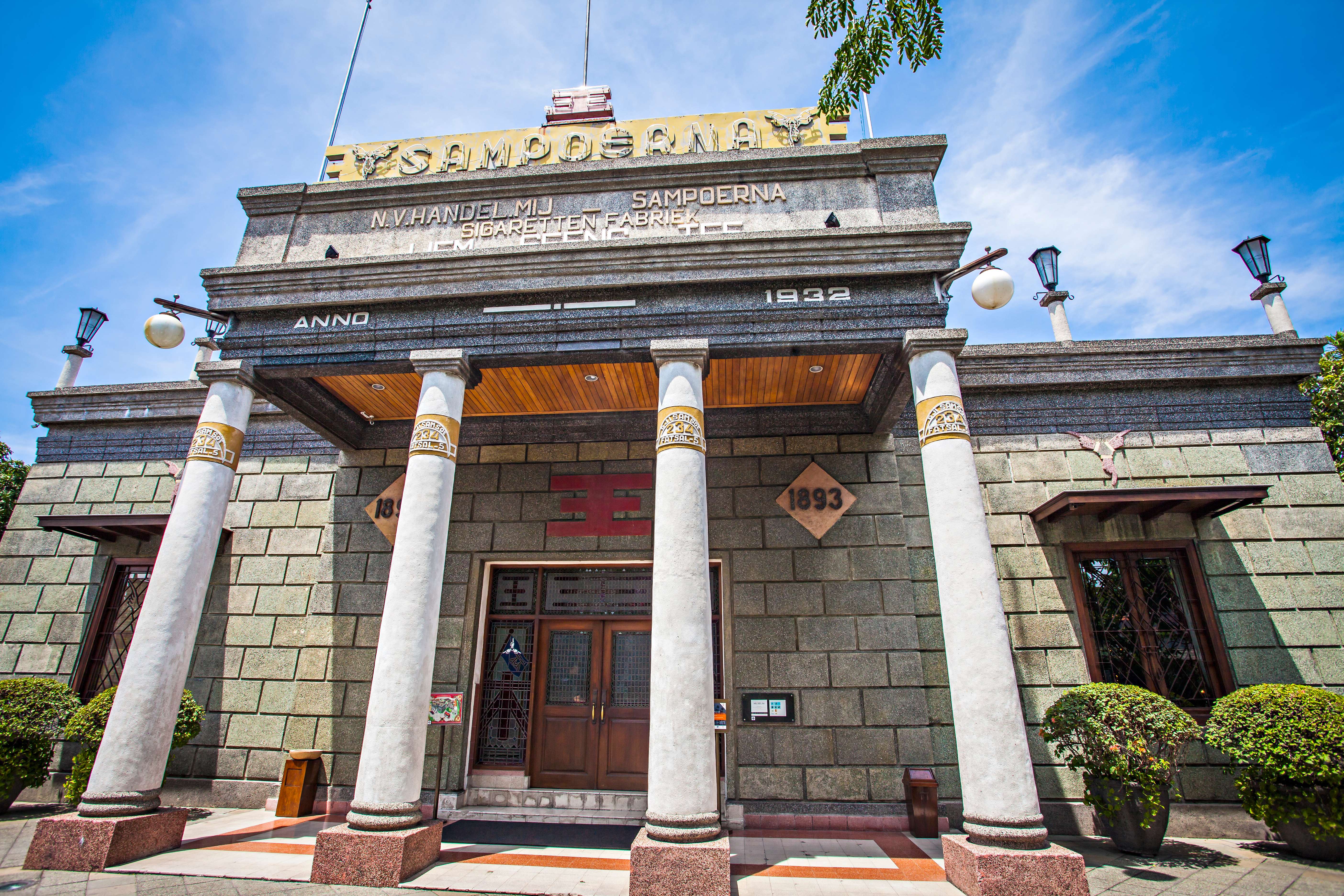 Visit the House of Sampoerna Cigarette Factory